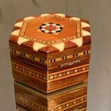 Hexagonal box box with Syrian-style inlaid decoration