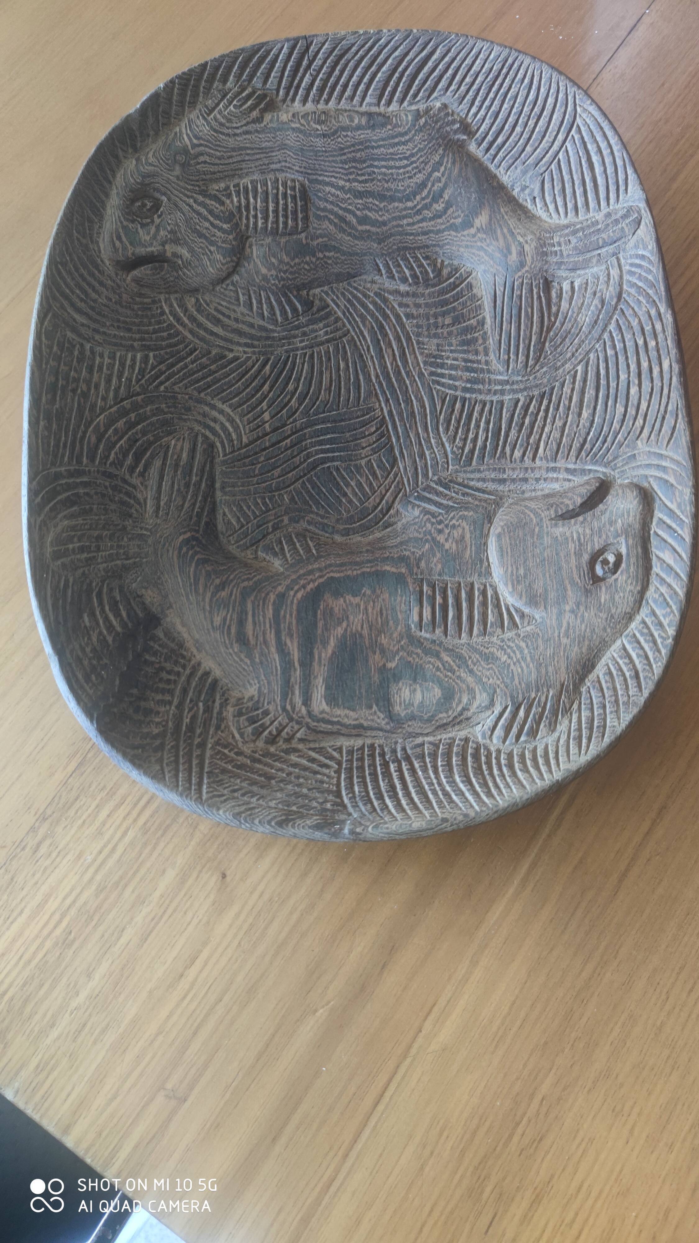 Wenge carved single-piece platter with fish decoration