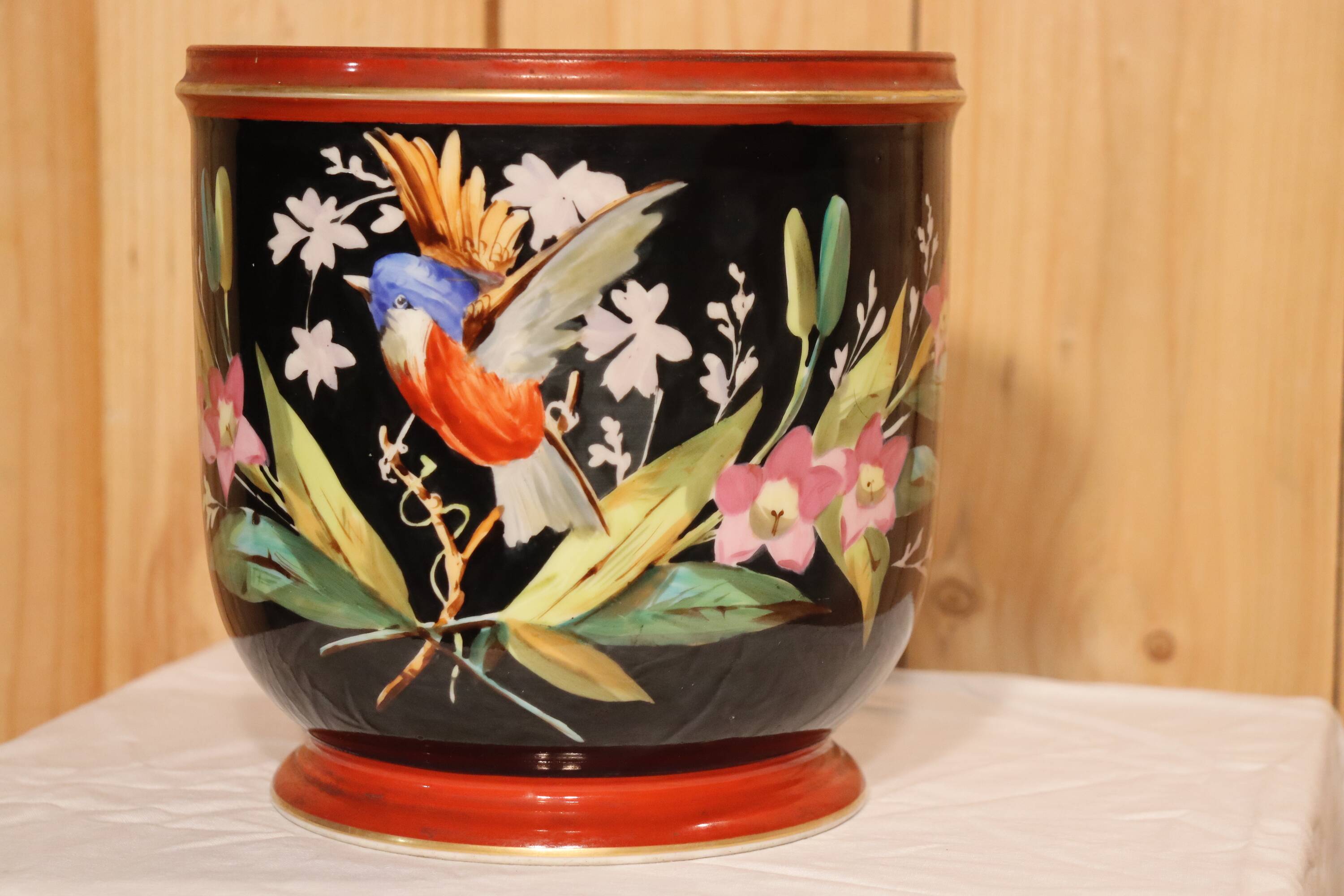 Paris porcelain jardinière decorated with birds and flowers, 19th century