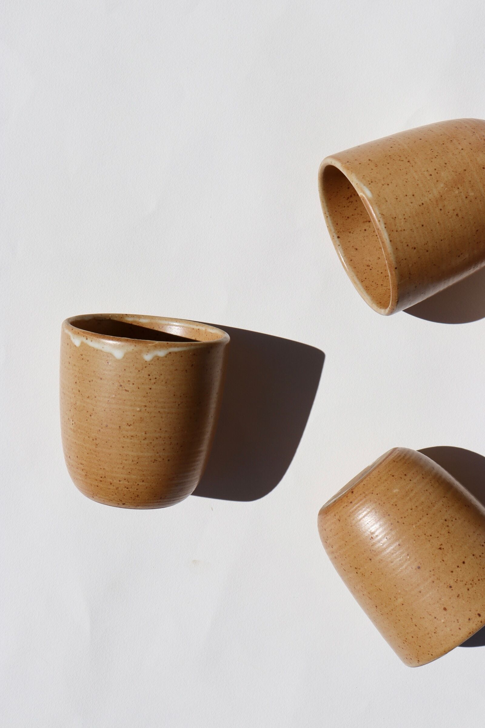 5 tasses en grès moucheté Grès Village