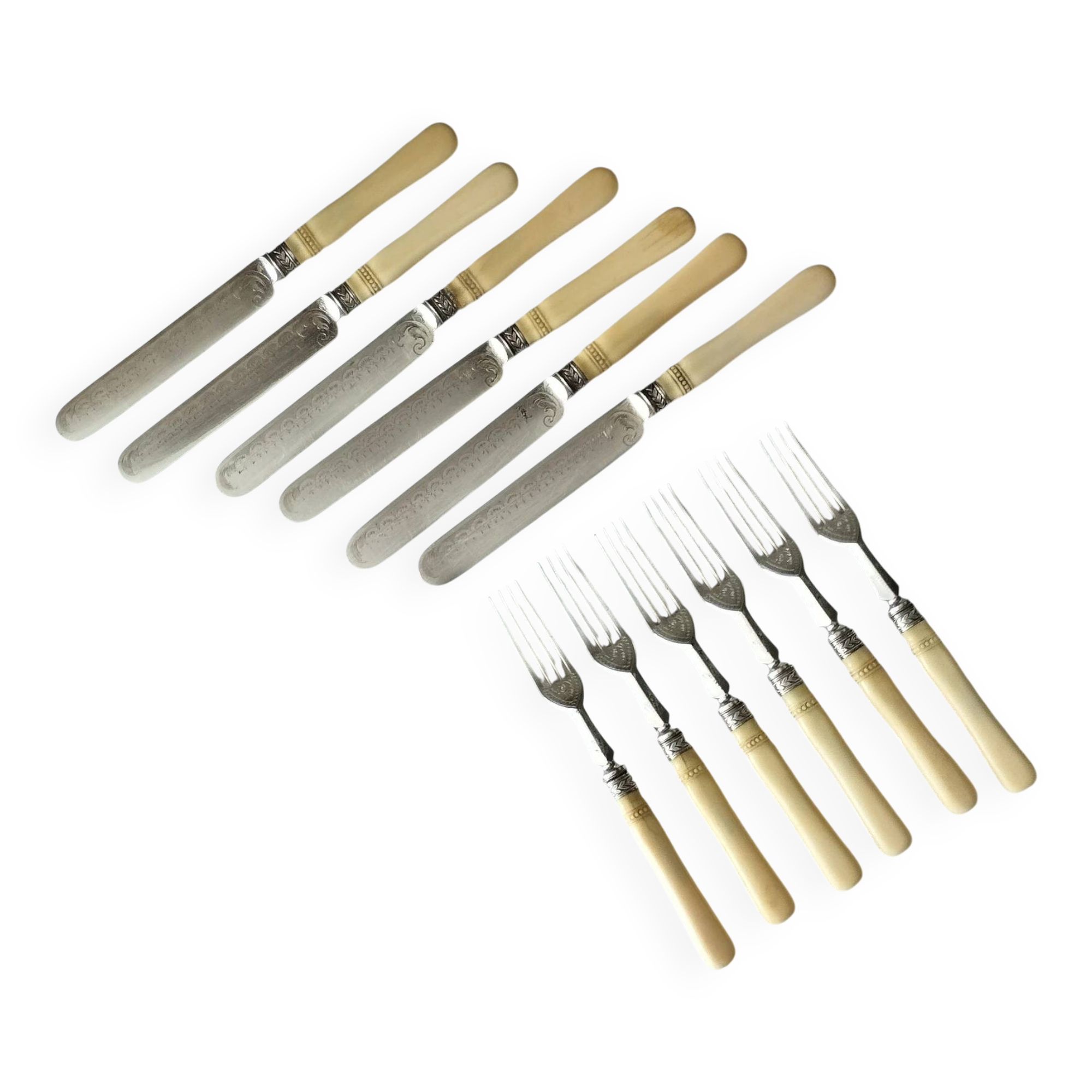 Silver-plated metal dessert cutlery in English Art Deco style