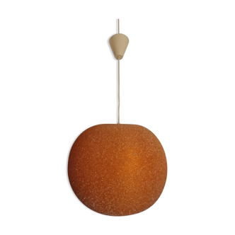 Suspension boule résine granuleuse orange 1970