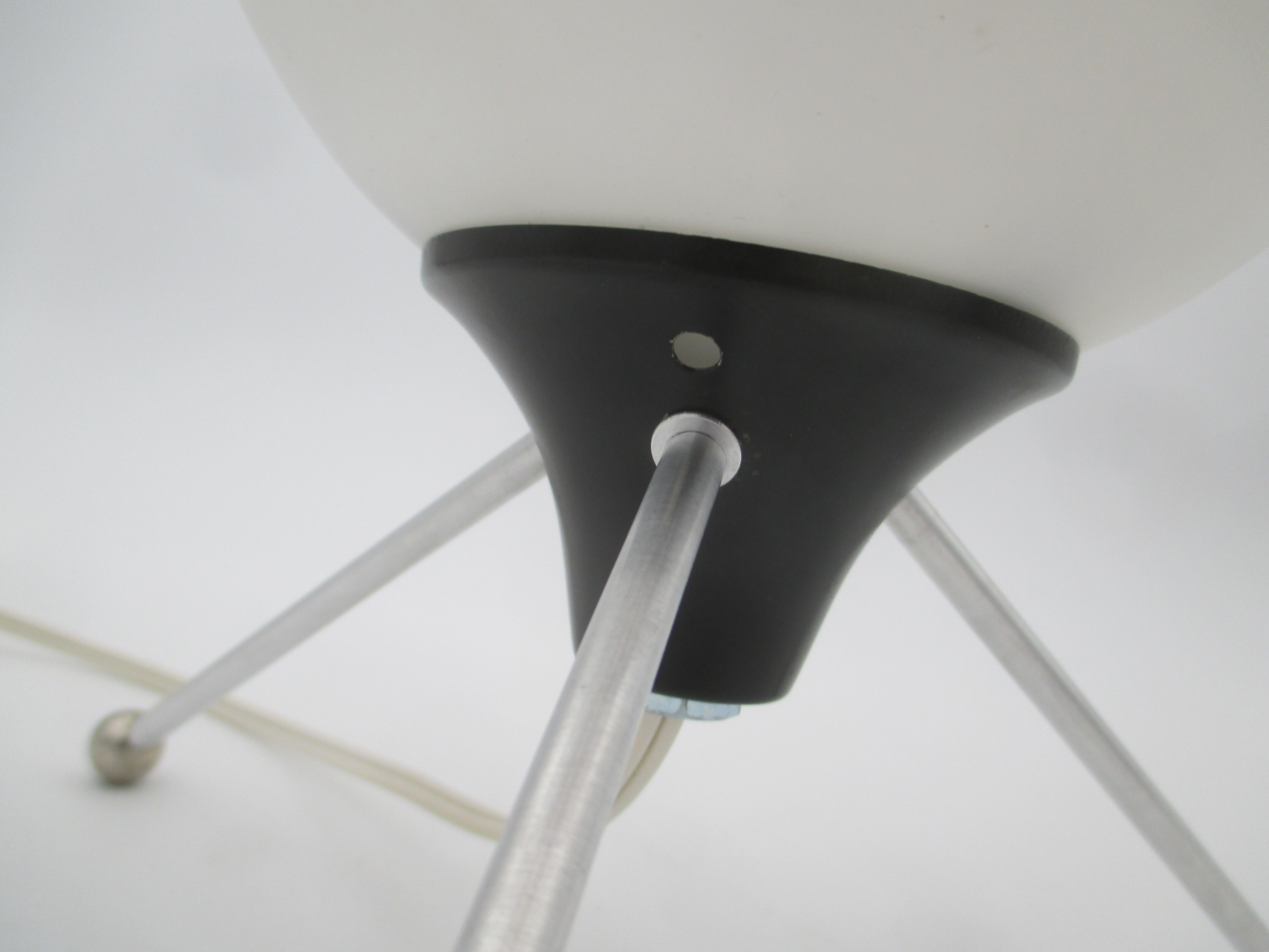 Vintage metal and opaline tripod lamp