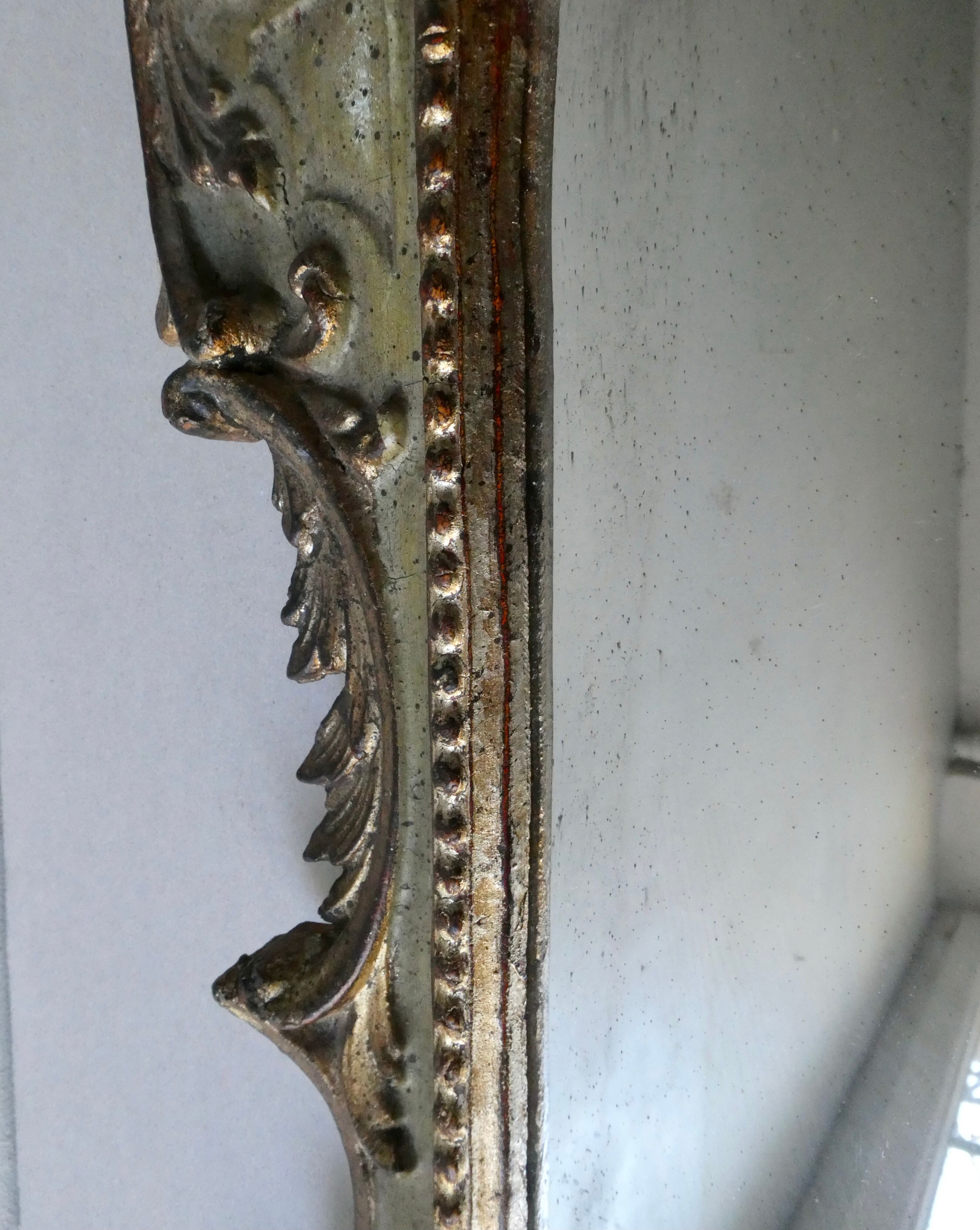 Mirror with cherub head in gilded wood, Venetian baroque style