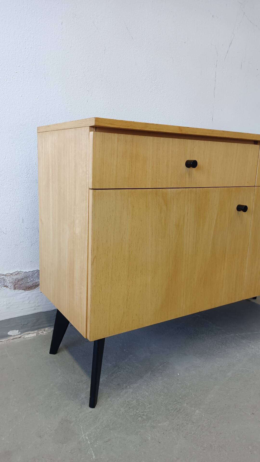 Clear buffet with 2 doors