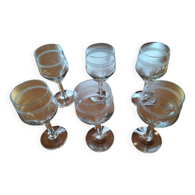 6 verres à pieds en cristal