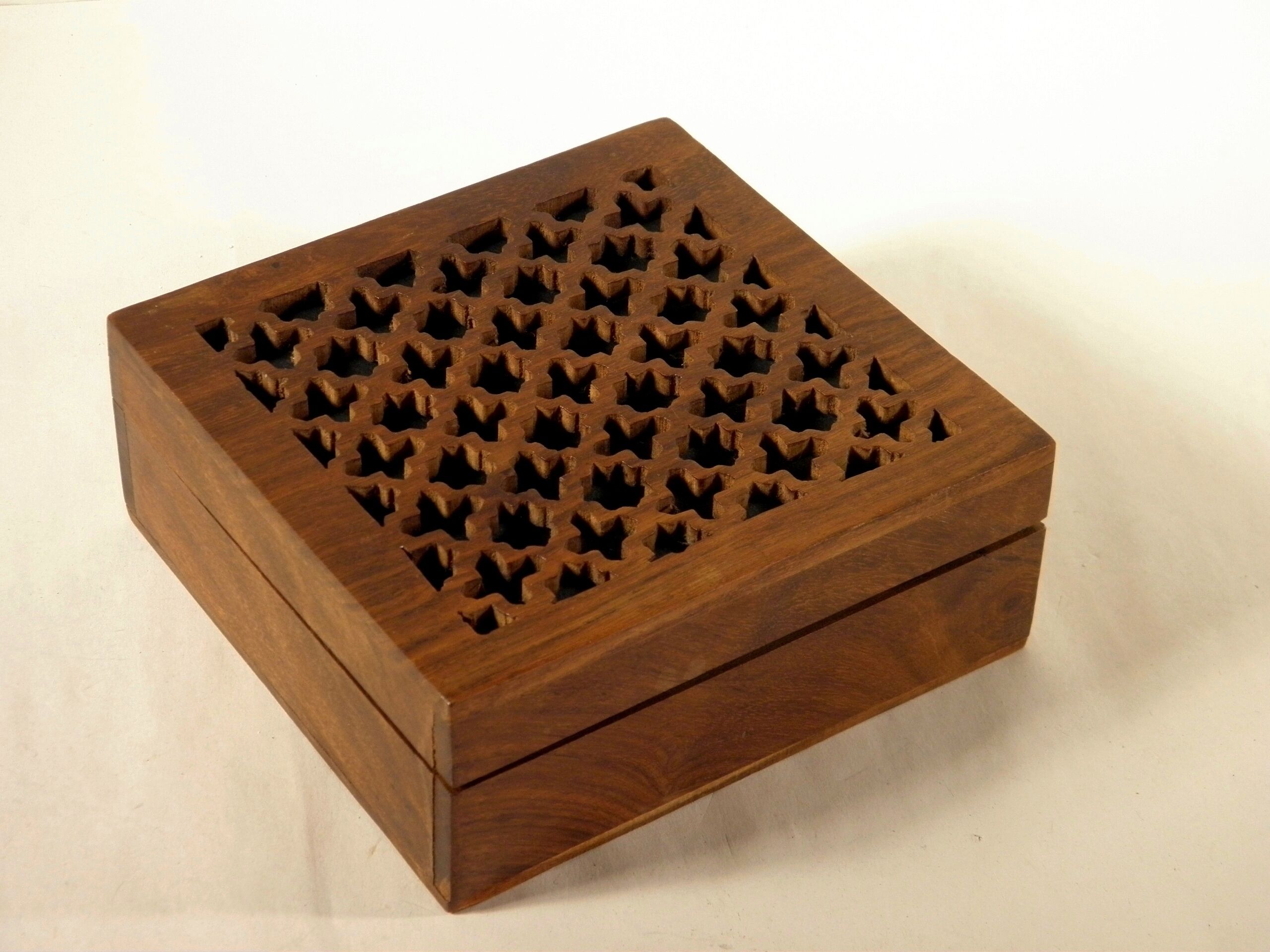 Openwork wooden box 13 x 13 cm