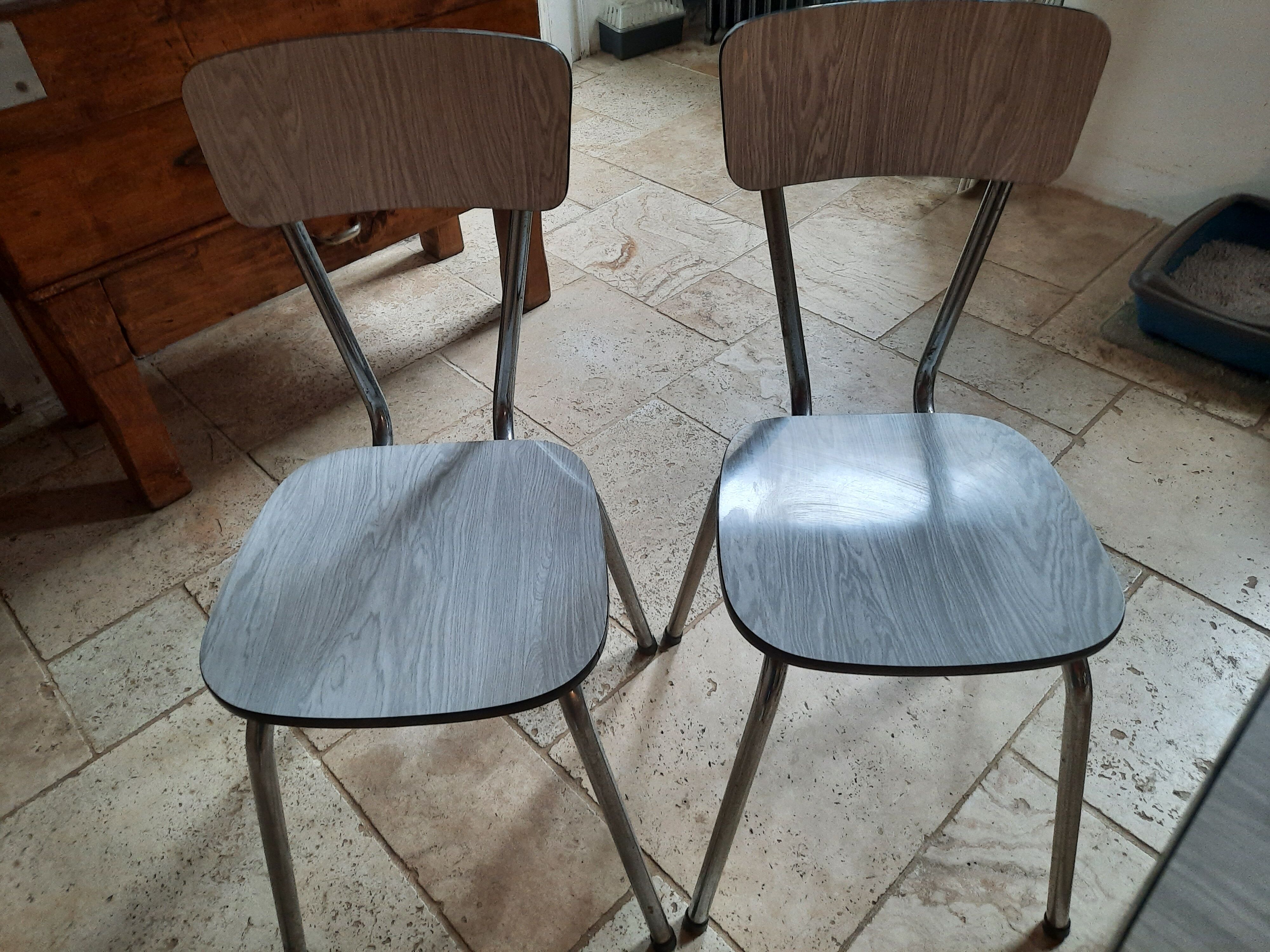 Formica table, 4 chairs and 1 stool