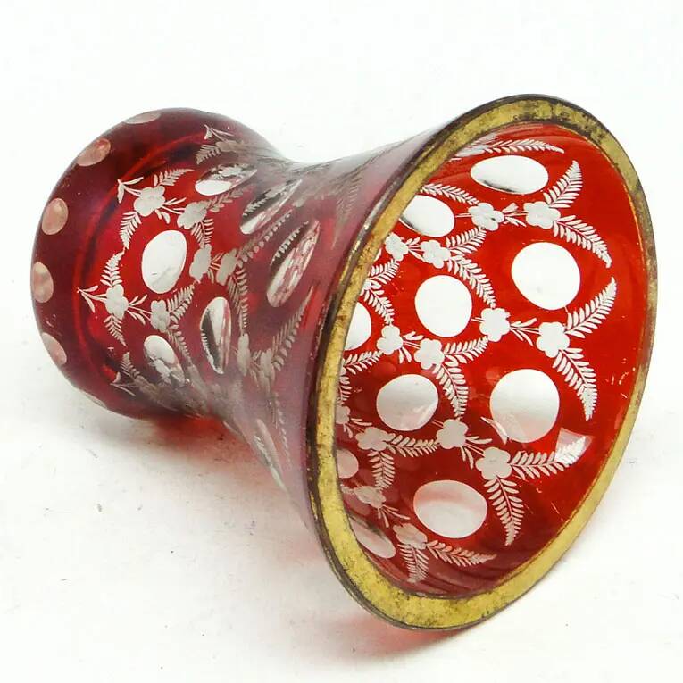 Verre Biedermeier, verre rouge, République tchèque, 19e siècle