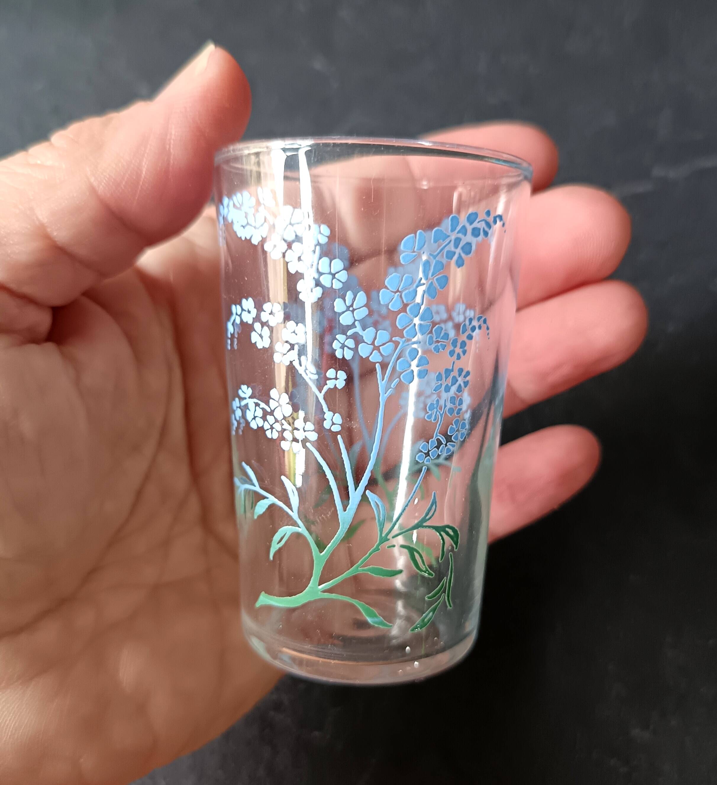 9 small vintage silkscreened blue flower pattern glasses from 1940/50