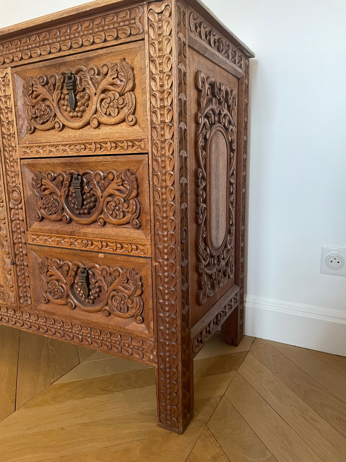 Buffet sculpté à la main, Pérou, bois intégral