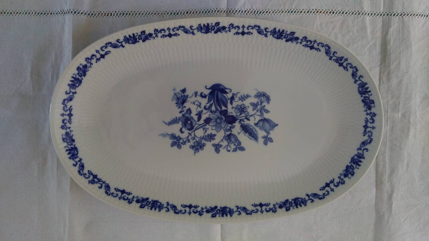 Oval Bavarian porcelain dish - 1960s