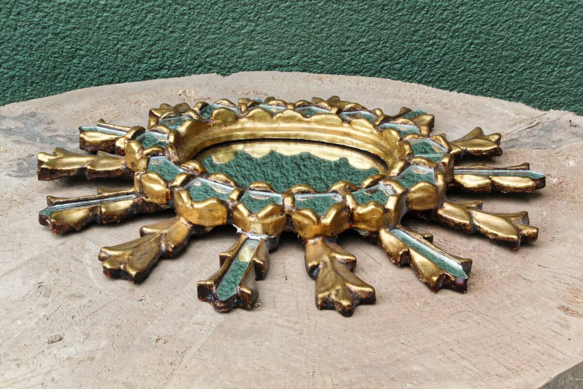 Sun mirror with parecloses, carved wood