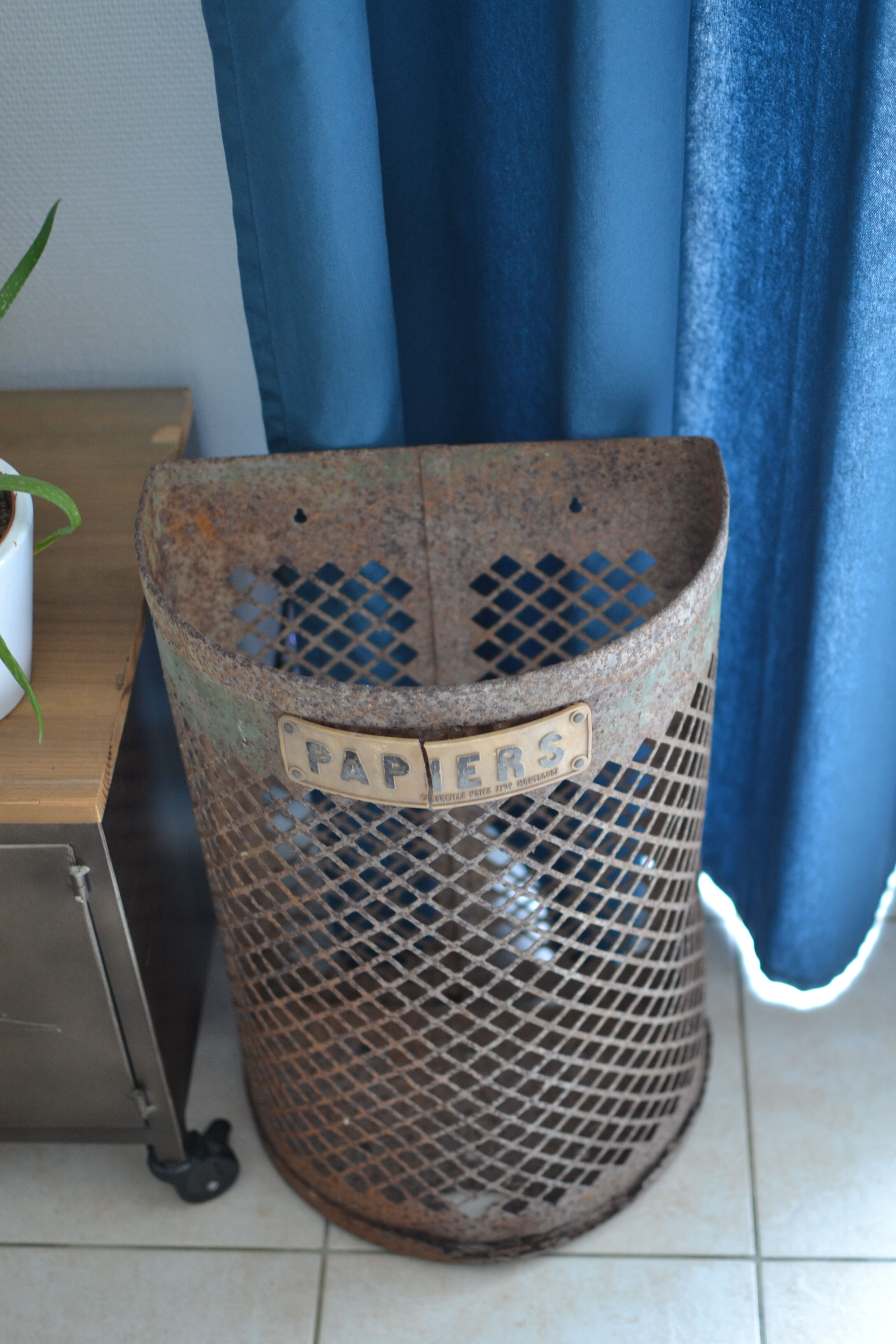 Old paper bin on rue Montrouge