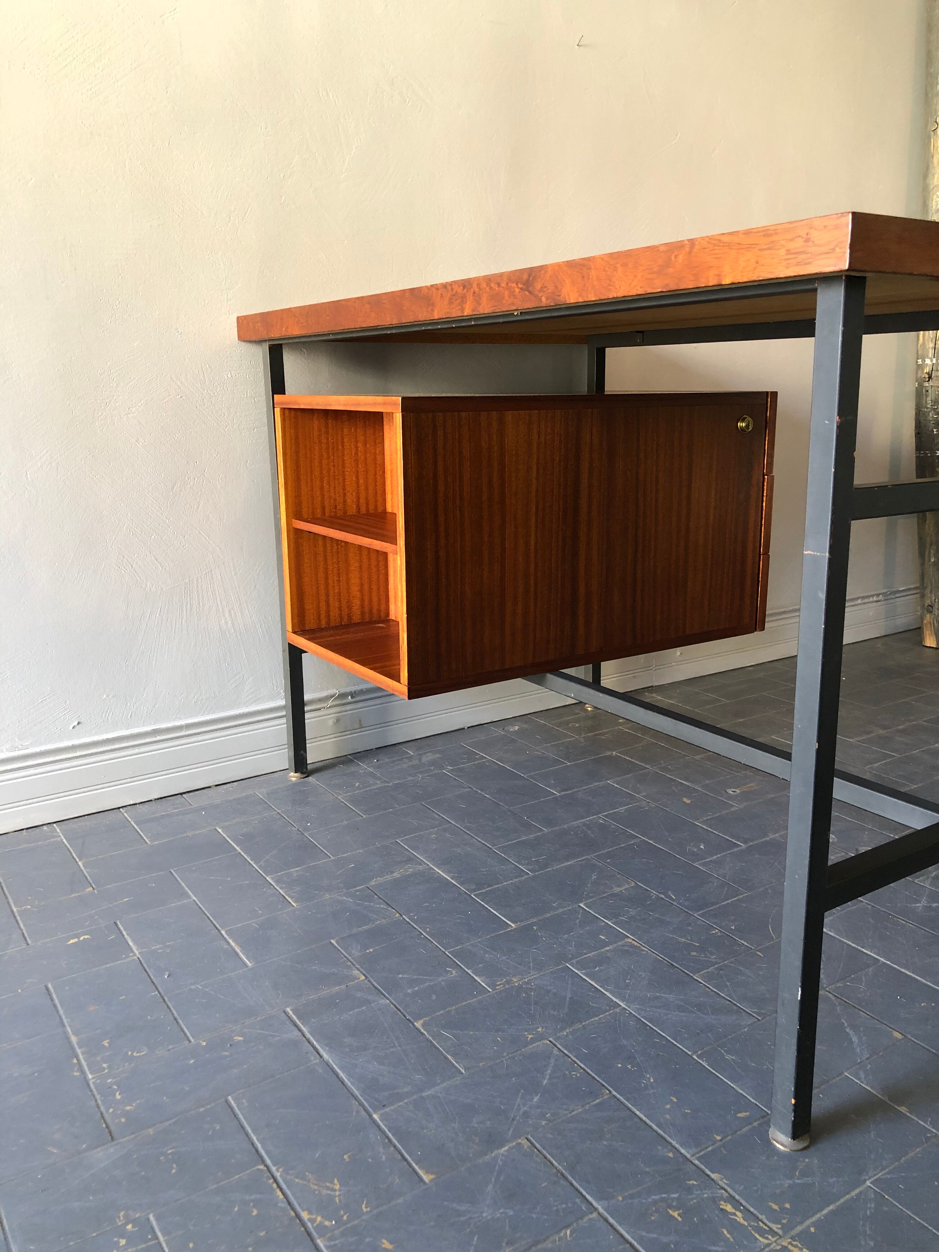 Two-sided desk 50