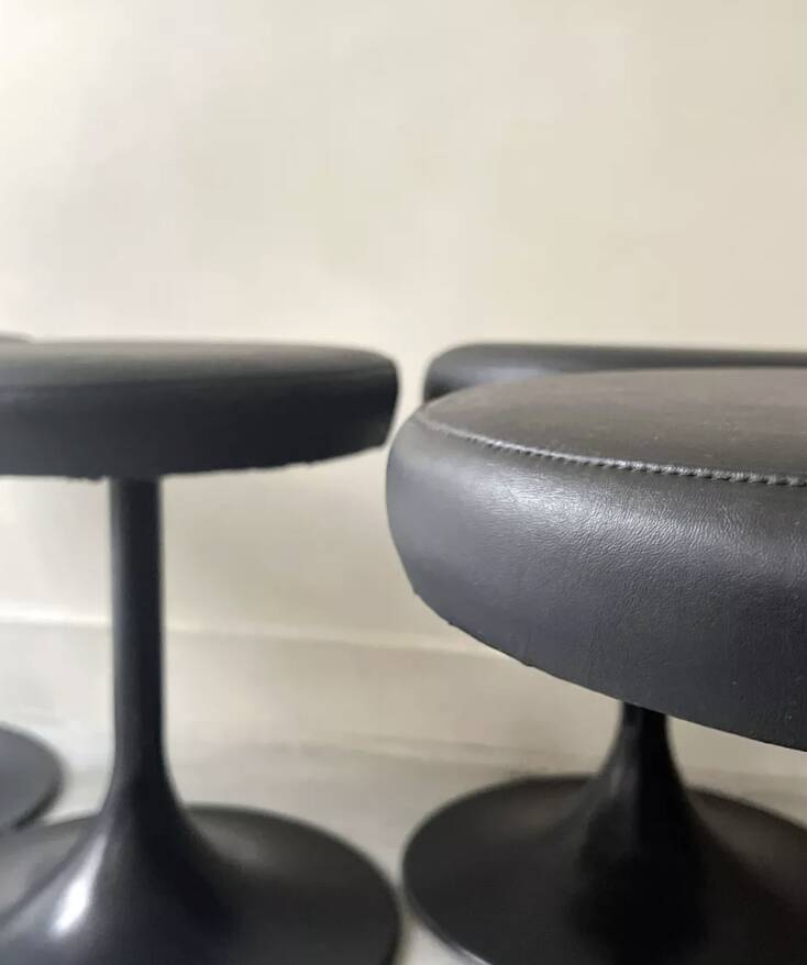 Tabourets tulipe noir , design 1970