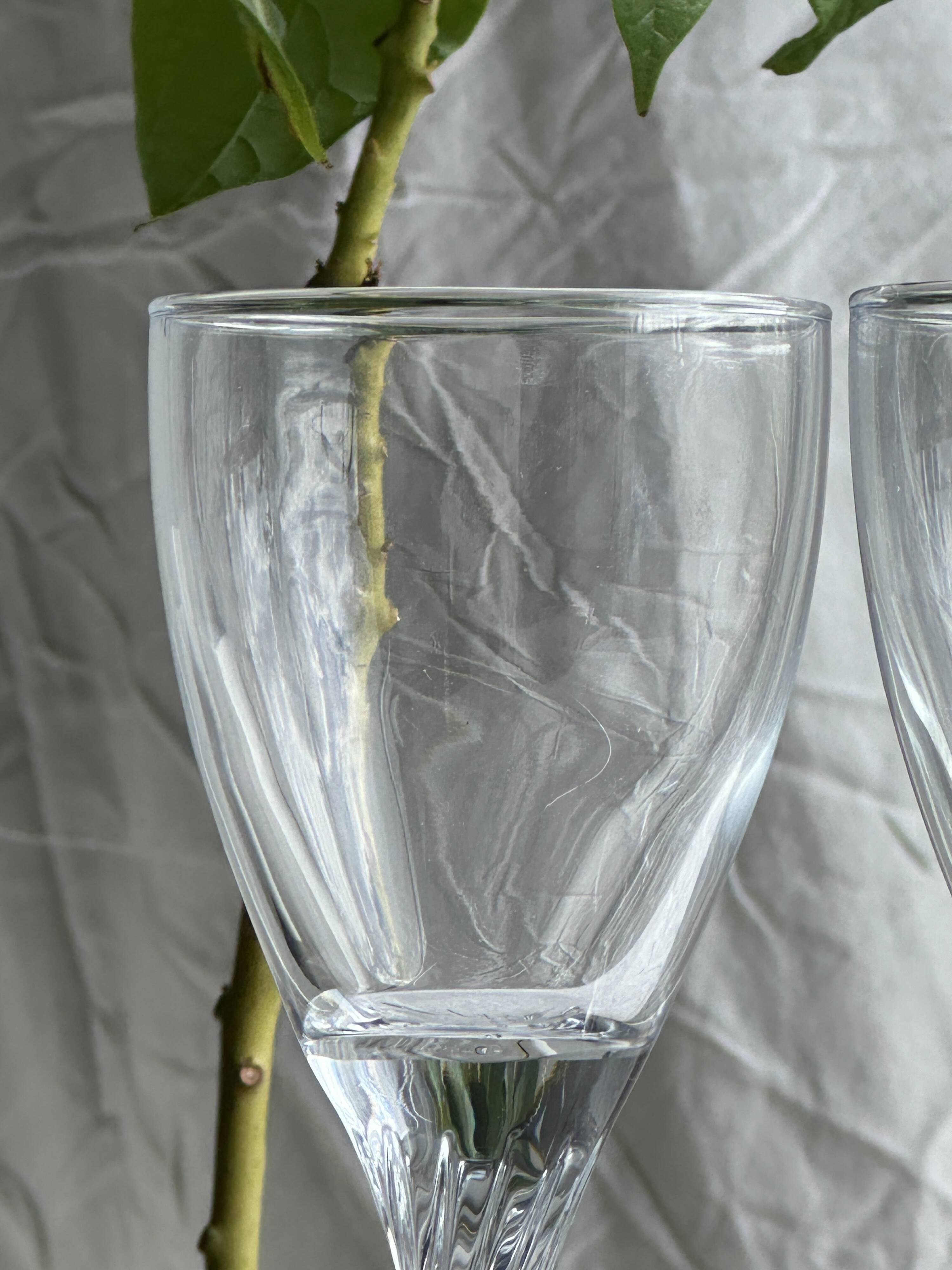 Set of 6 twisted ribbed glass wine glasses