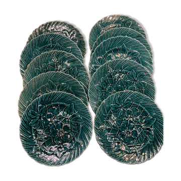 Set of 10 green earthenware dessert plates with a finely embossed floral pattern