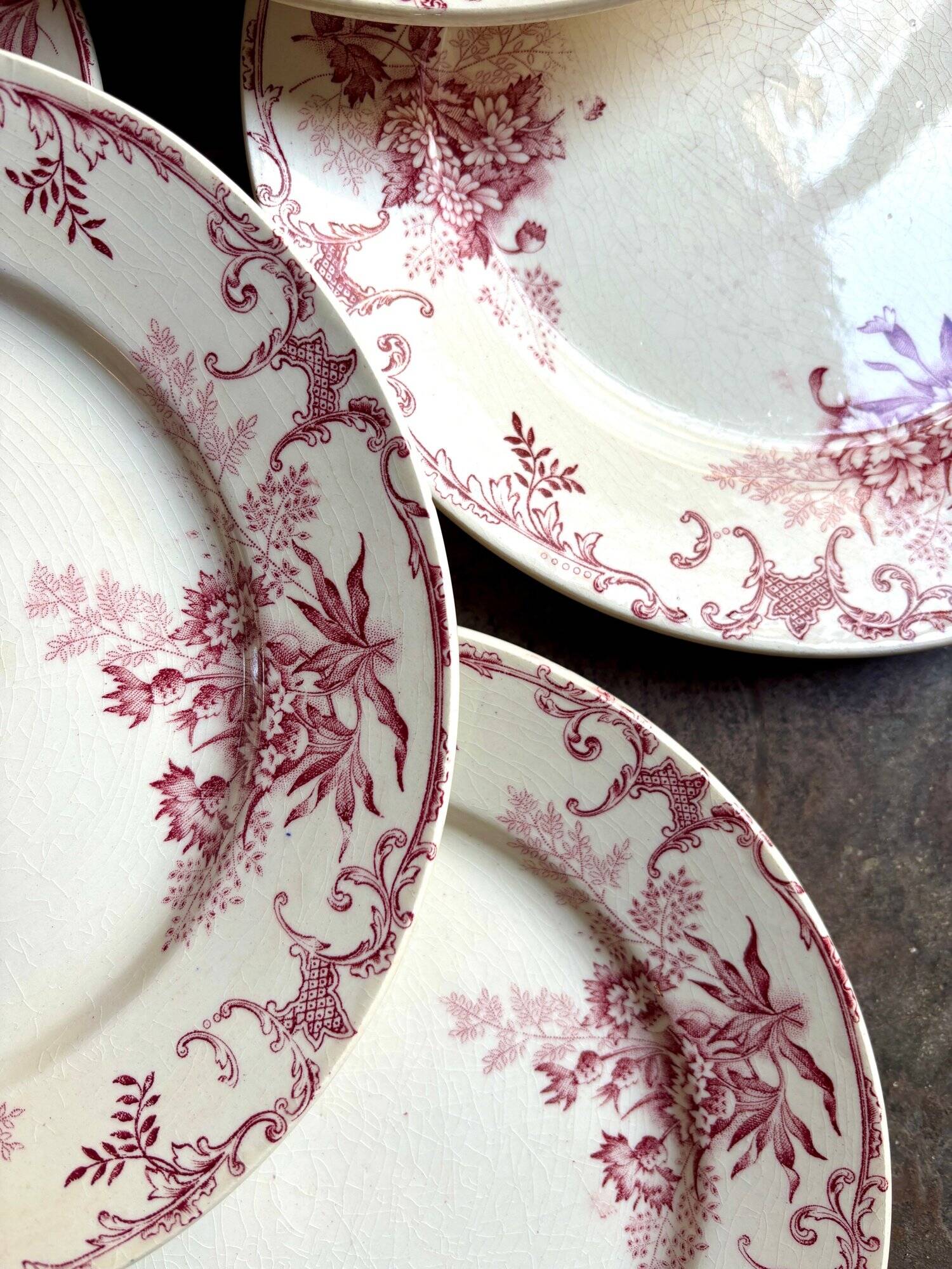 6 Boulenger & Cie flat plates in ecru and pink enamelled ironstone,