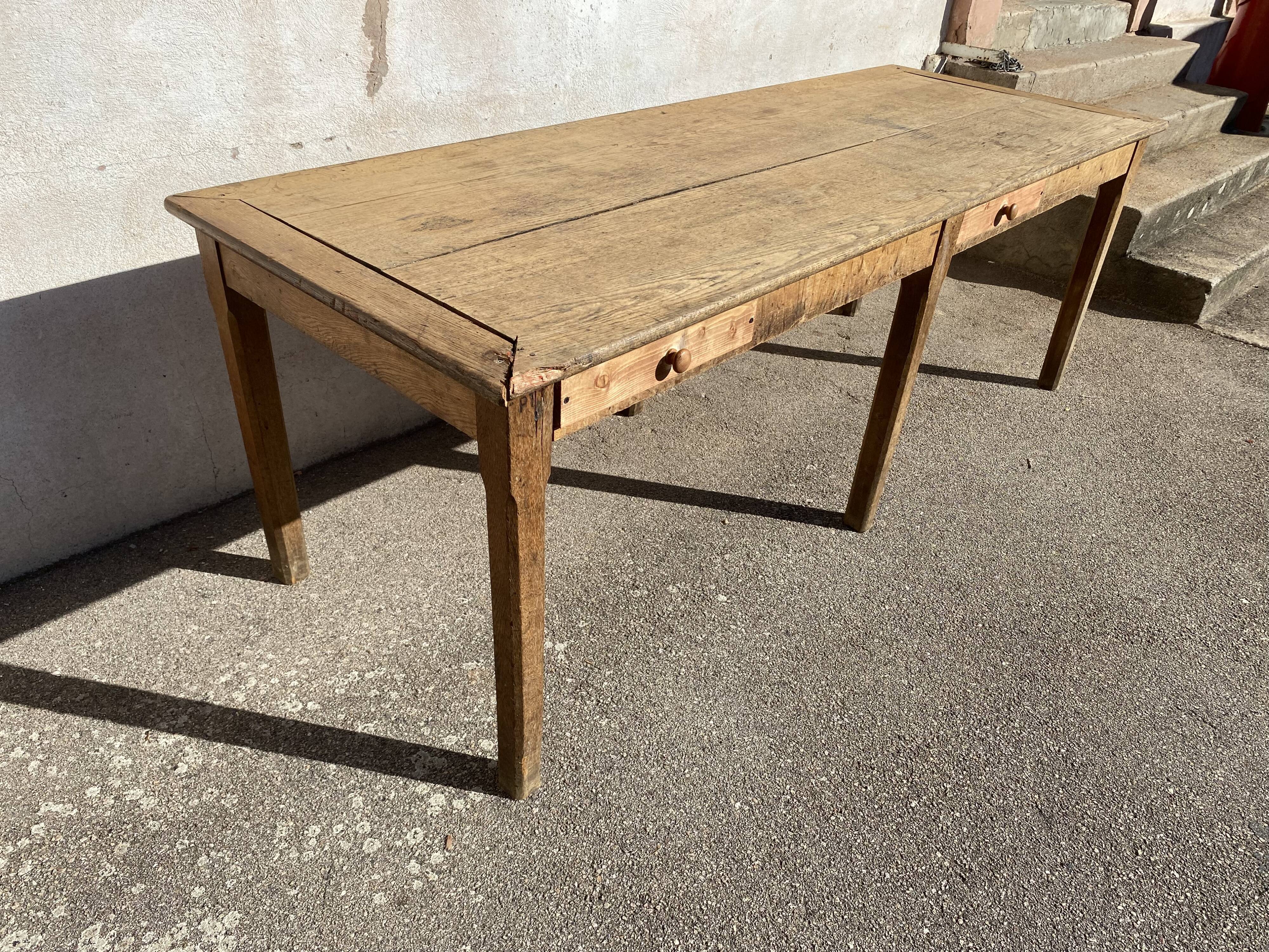 Table with 6 legs, furniture of trade