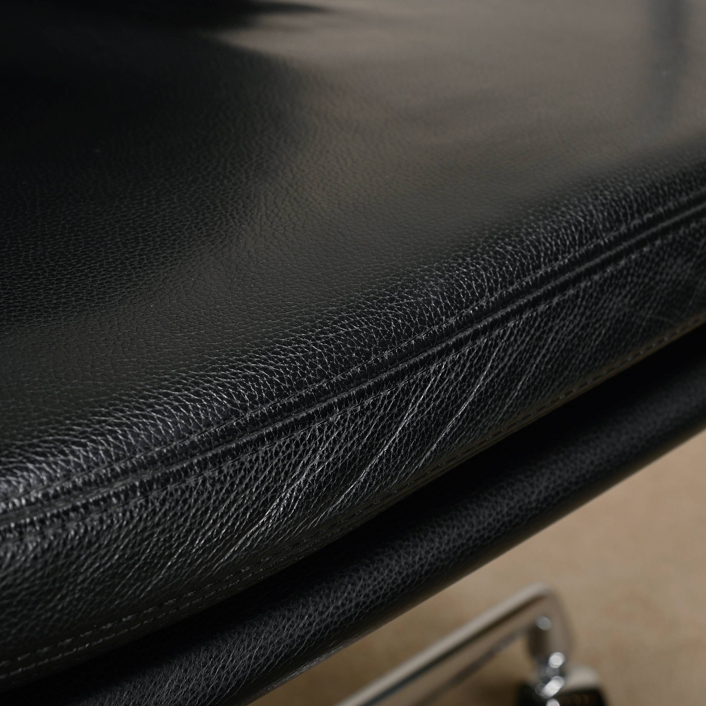 Charles & Ray Eames EA217 Office Chair in Chrome and Black leather, Vitra