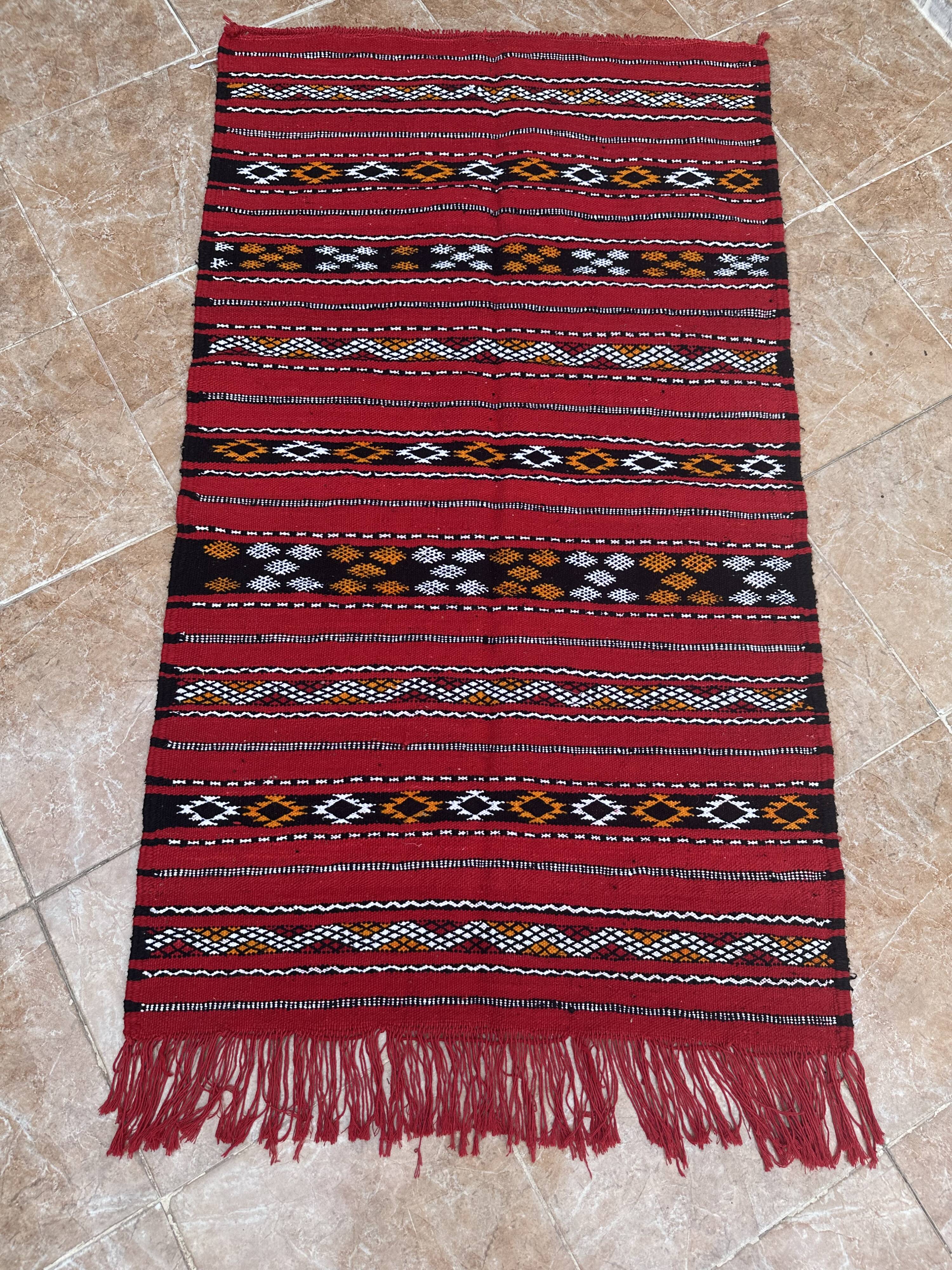 Moroccan Berber rug handwoven 100% organic wool from