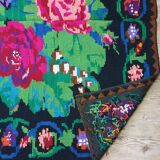 Tapis roumain tissé à la main vert et fuchsia en laine design bohème