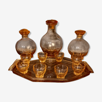 Ancien service a liqueur en verre moulé rose