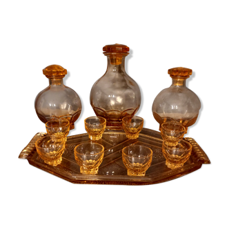 Ancien service a liqueur en verre moulé rose