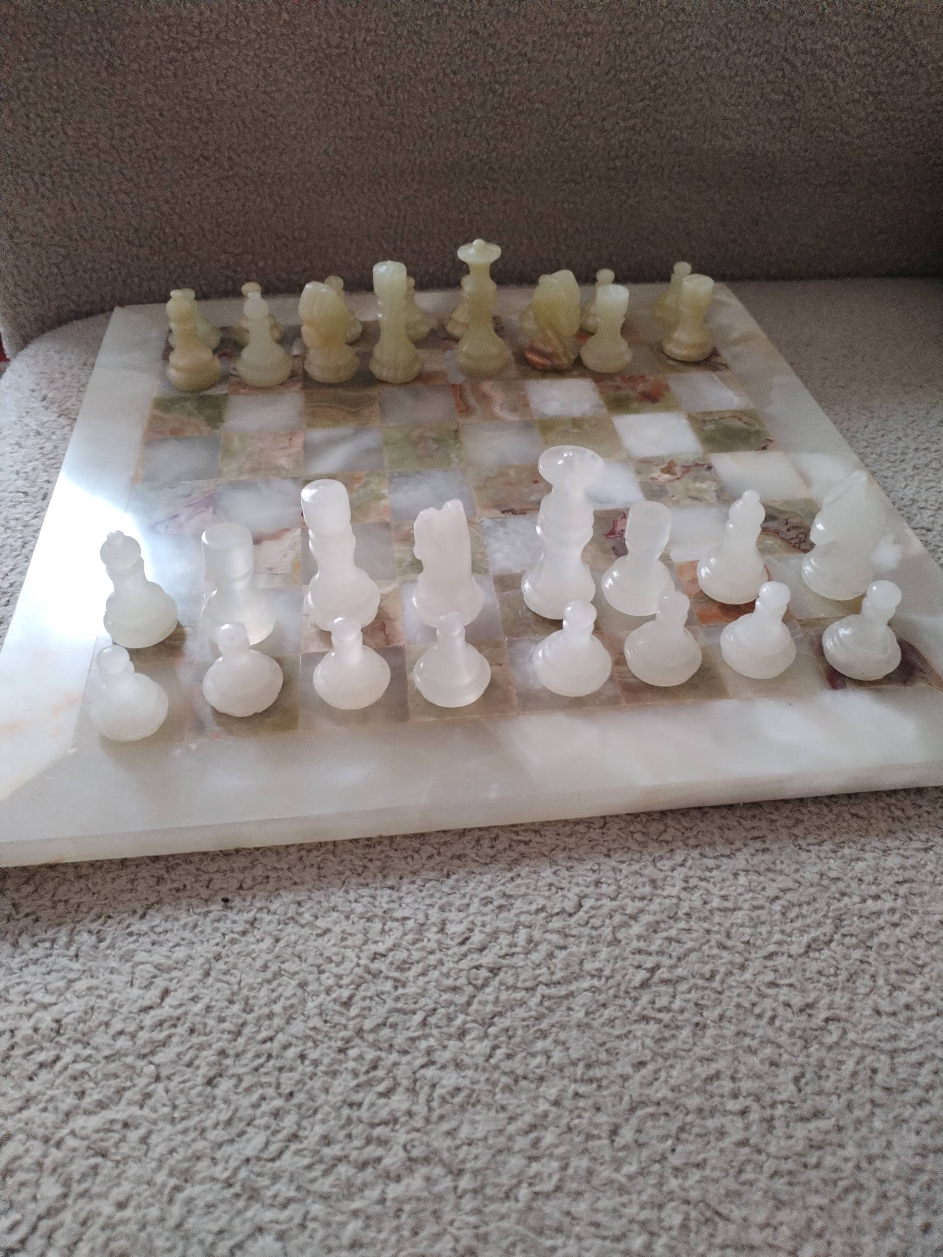Chess set in onyx and marble