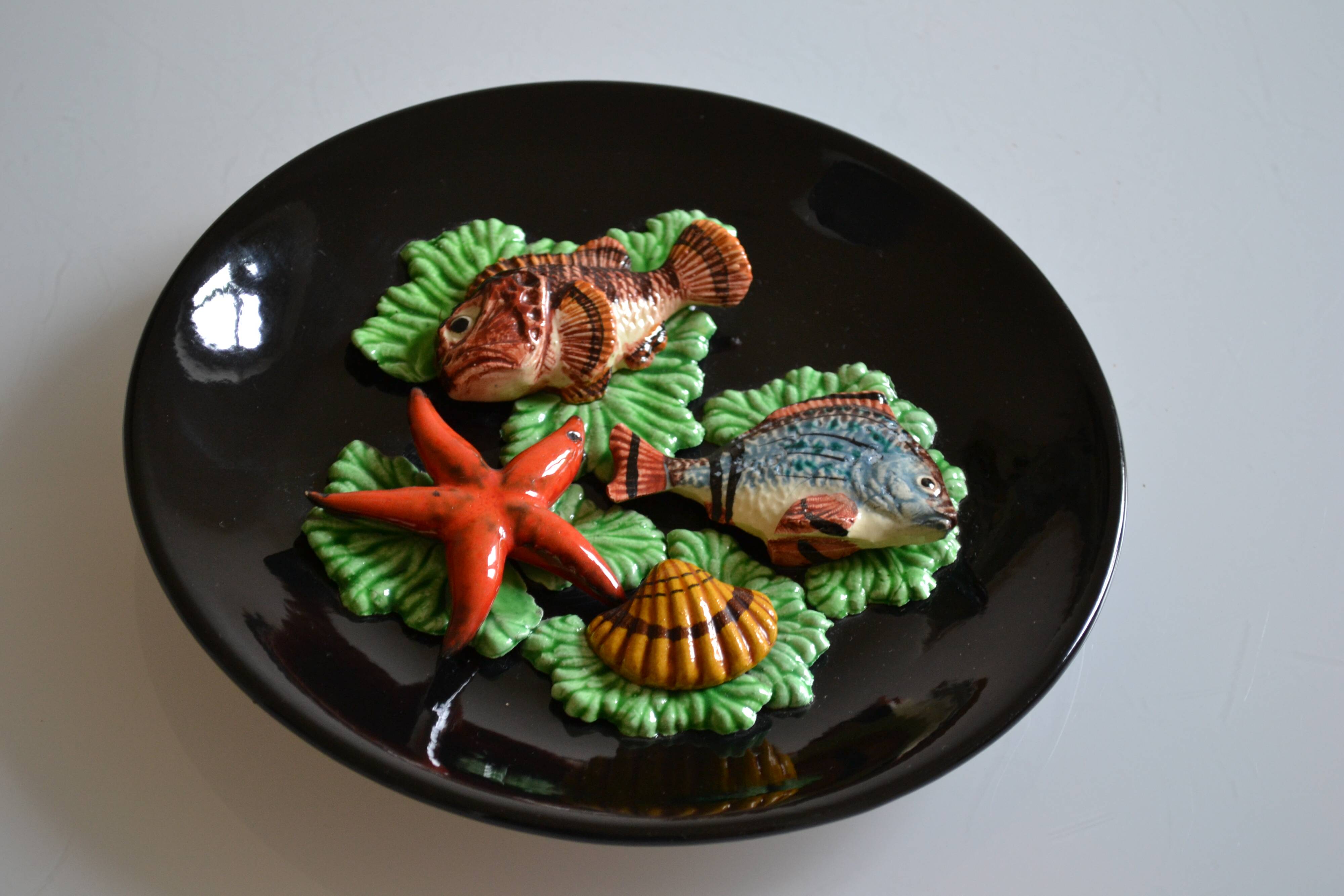 Assiette decor poissons vallauris annees 60