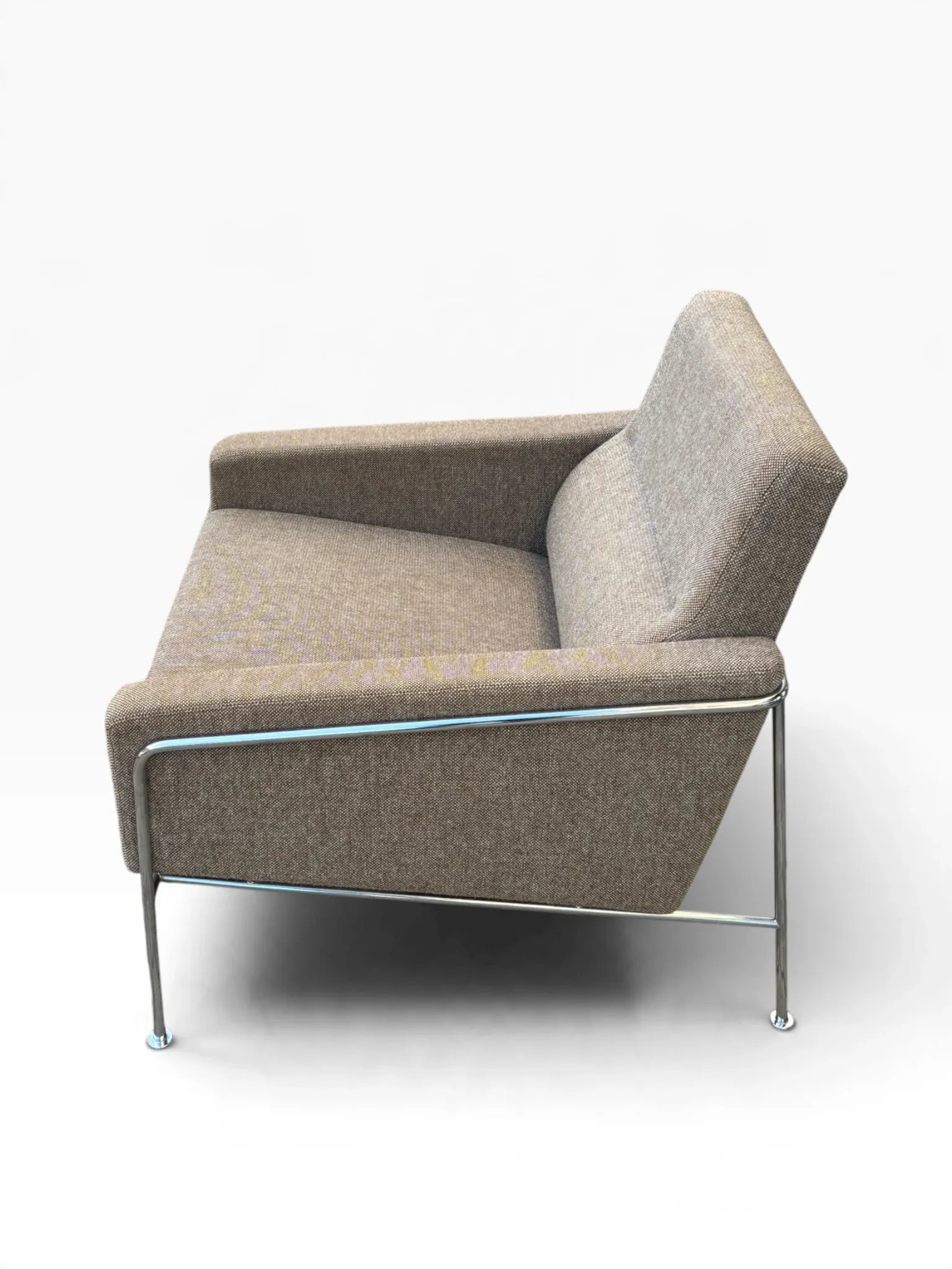 Lounge chair Mod. 3300 by Arne Jacobsen for Fritz Hansen