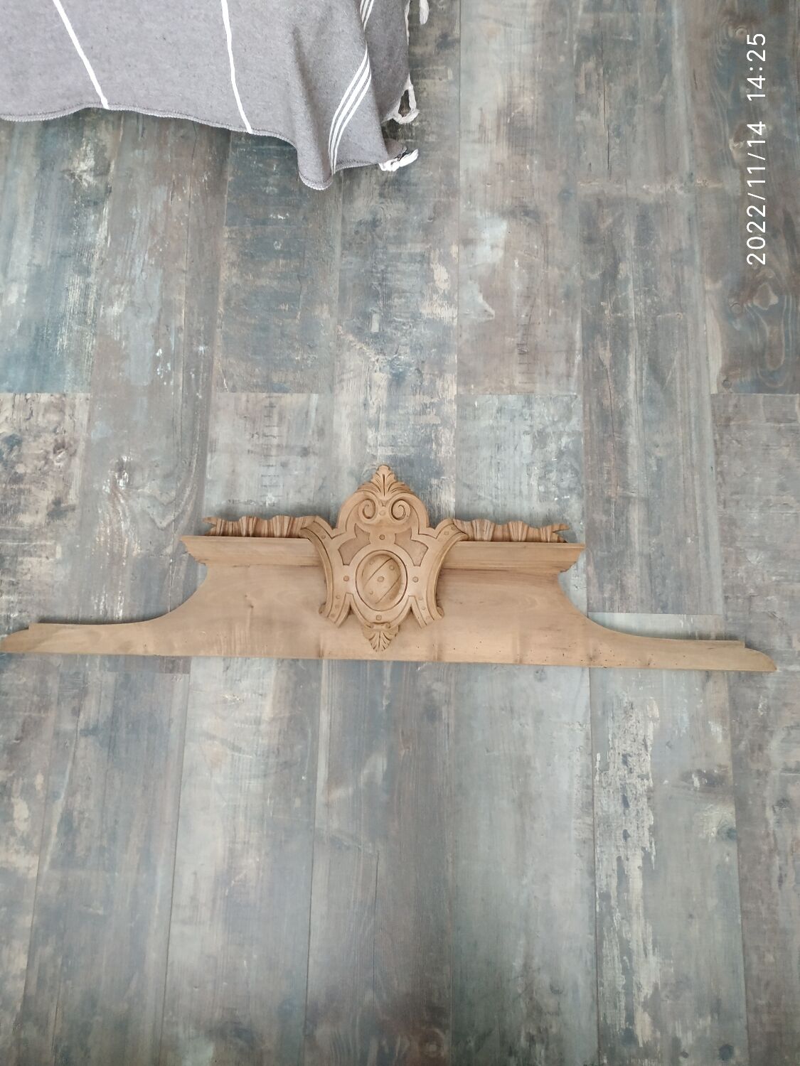 Cabinet pediment