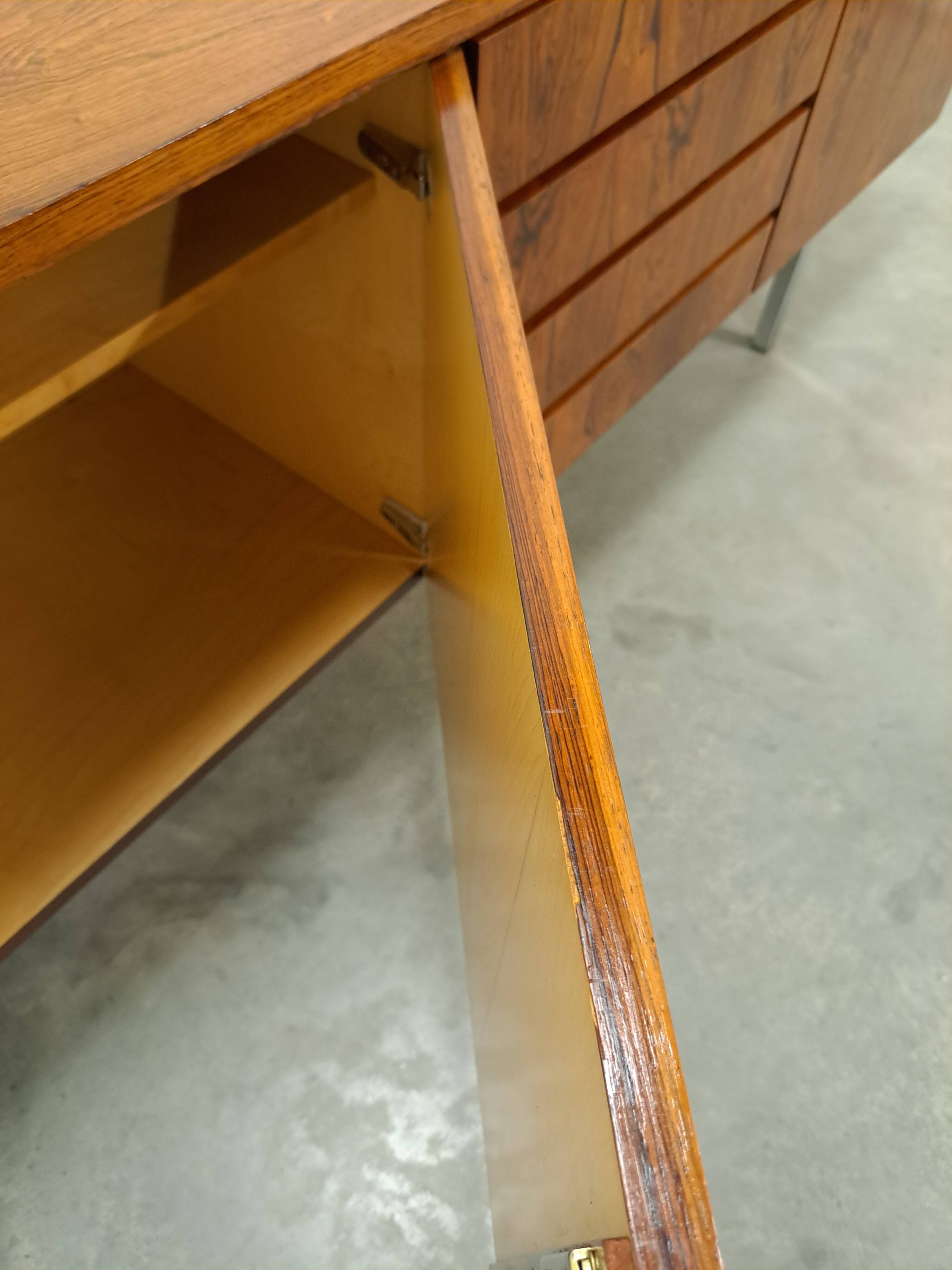 Dressoir rio palissandre plus fin avec chromen poten en lades