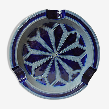 Art deco ashtray in salt with geometric decoration