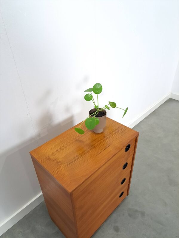 Armoire à chaussures avec poignées rondes noires, n° 1