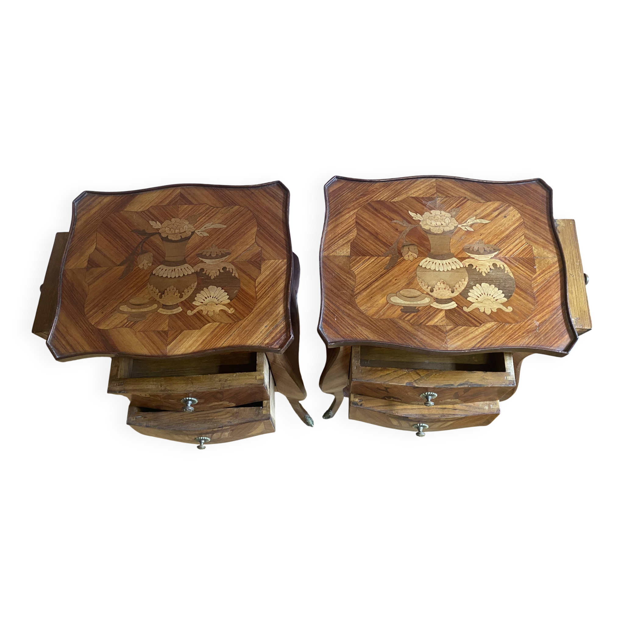 Pair of bedside tables in rosewood veneer on all sides. Louis XV style