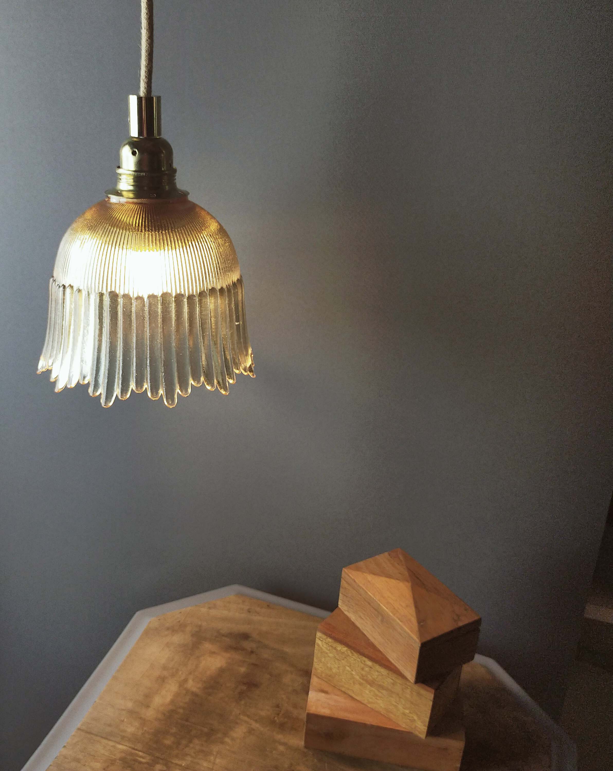 Gold glass suspension