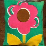 Coussin vintage style 70 motif floral