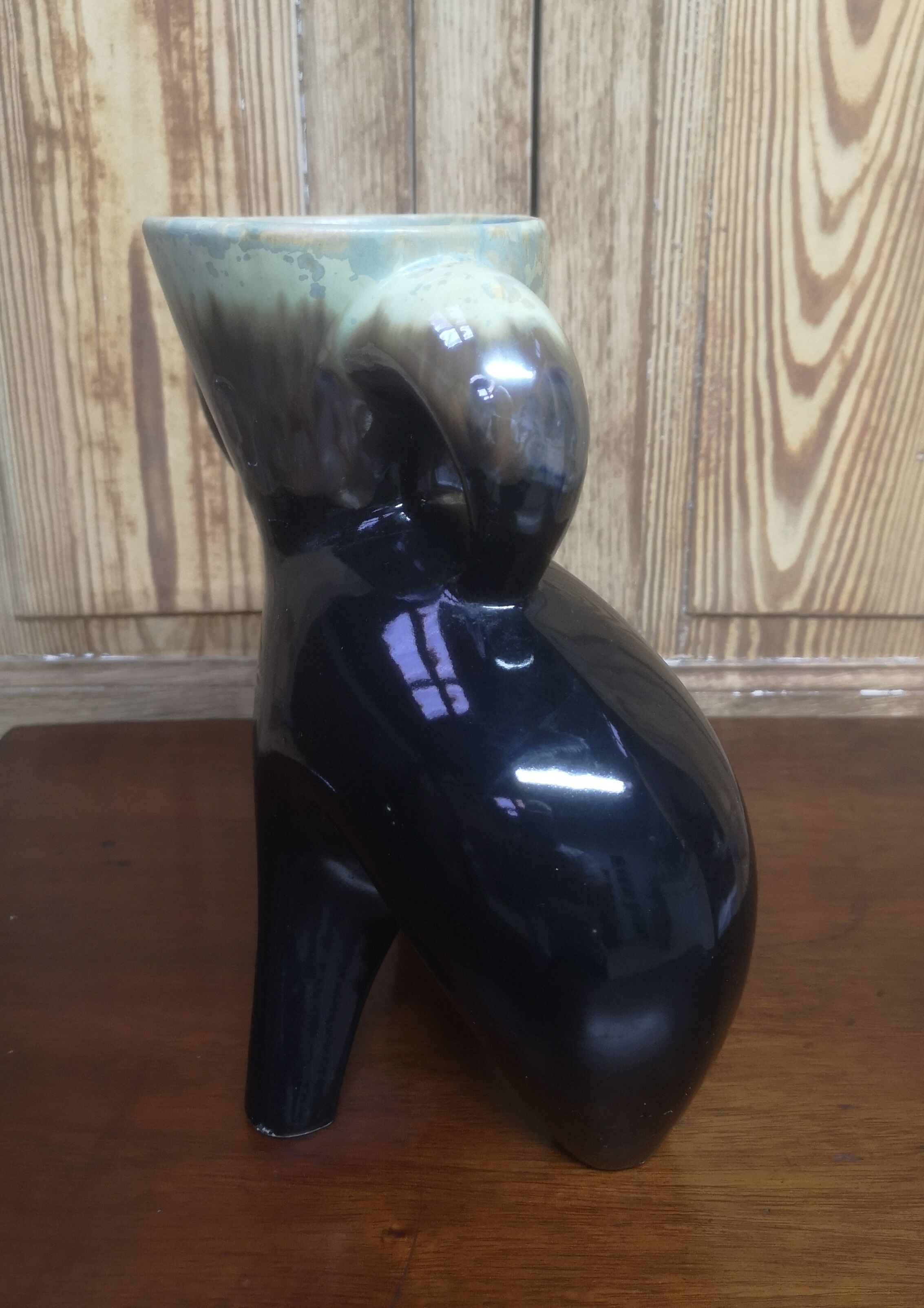 Zoomorphic ram vase 50 60 tripod