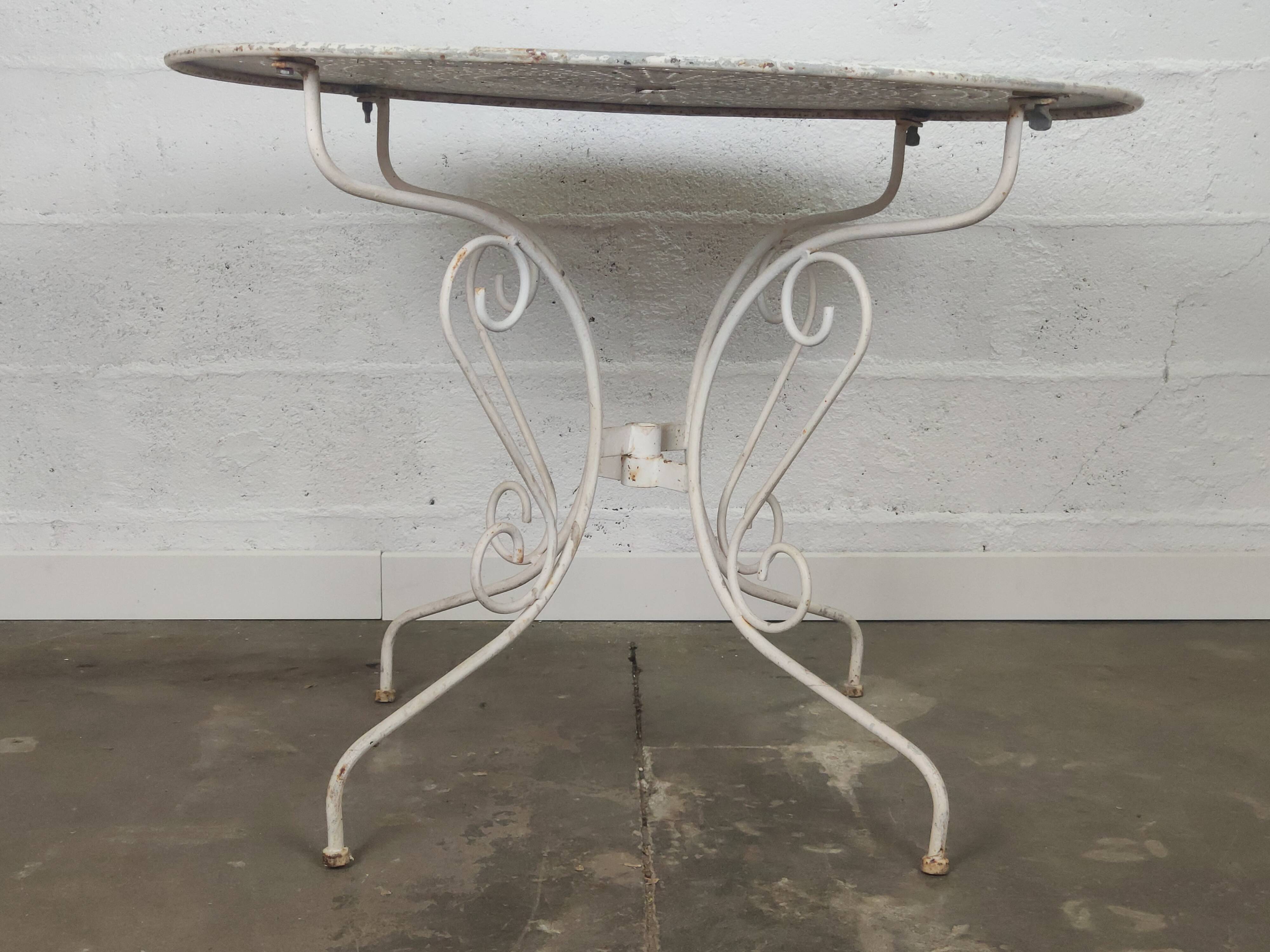 Table de jardin et chaises fer forgé blanc ancien