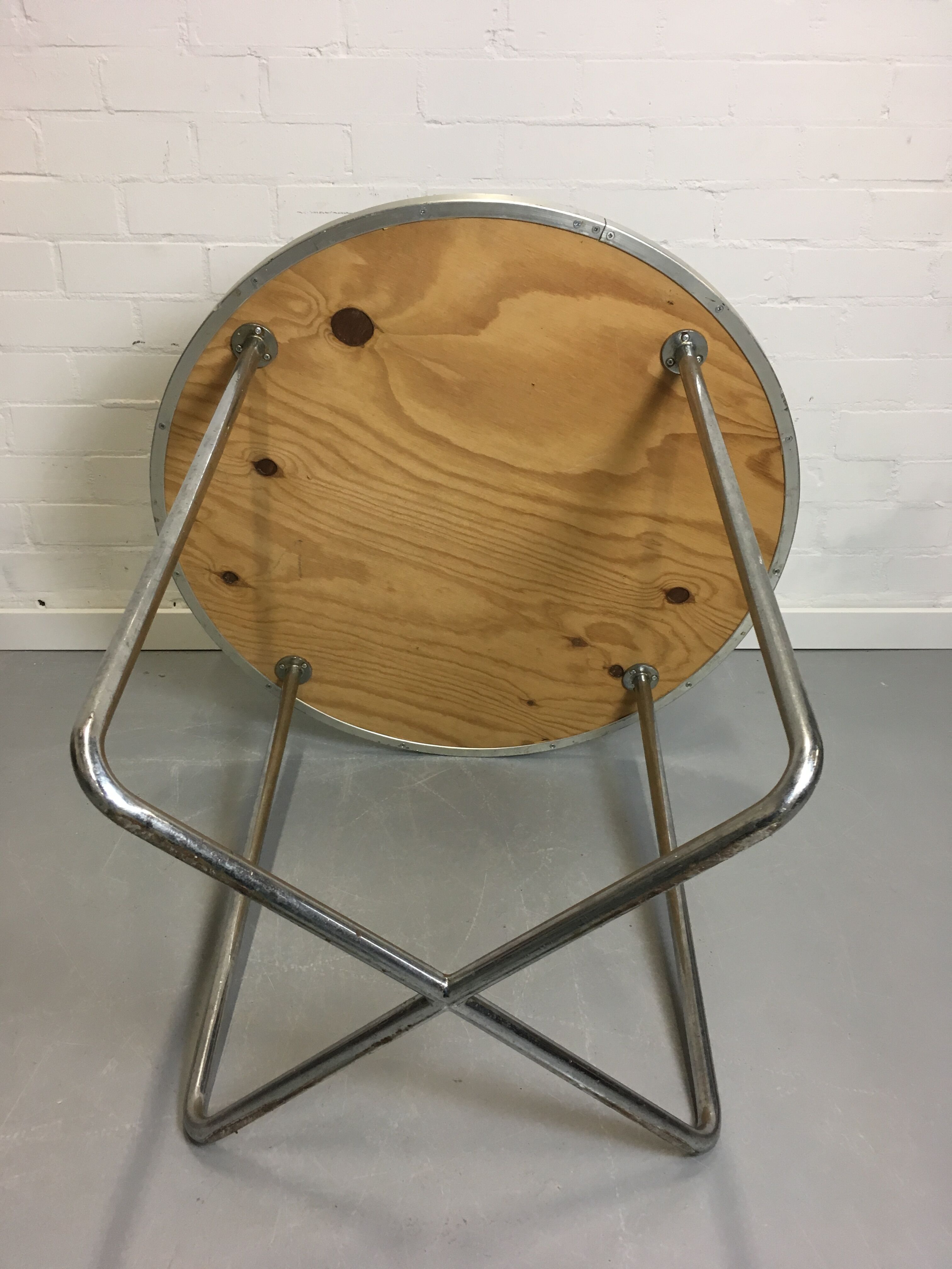 Gispen 501 dining table