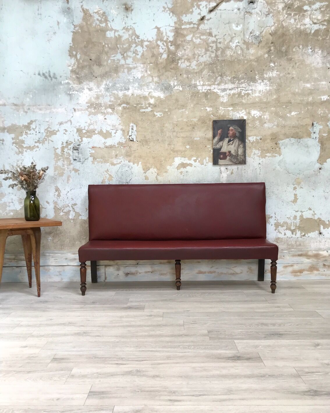 Bistro bench in burgundy leather