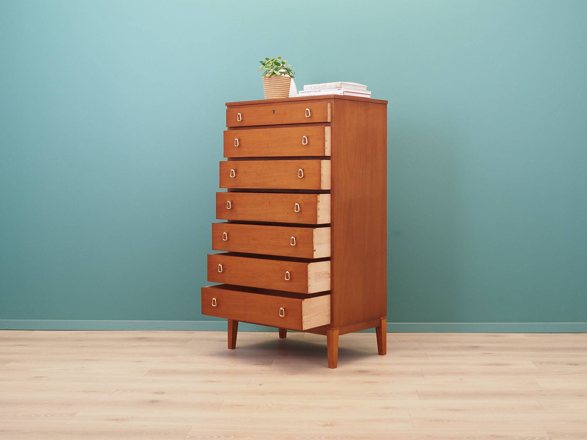 Commode en acajou, design danois, années 1970, production : Danemark
