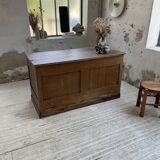 Central island trading counter in walnut