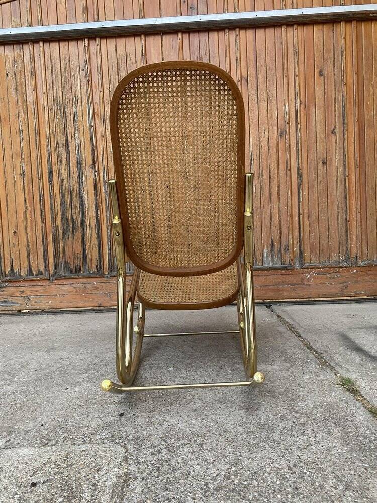 Vintage rocking chair in gilded brass and brown rattan - 1950s design