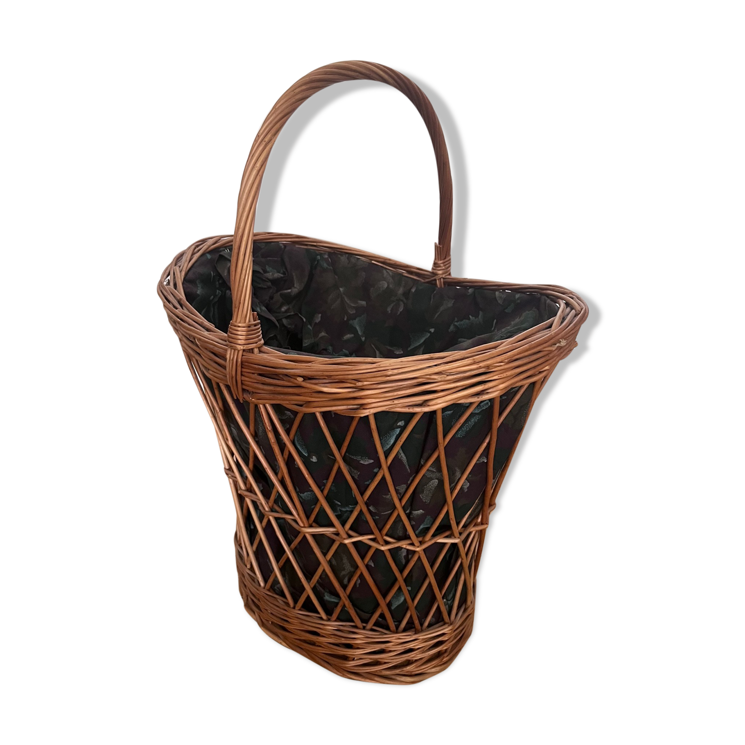 Wicker laundry basket