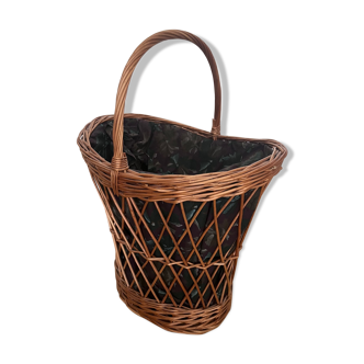 Wicker laundry basket