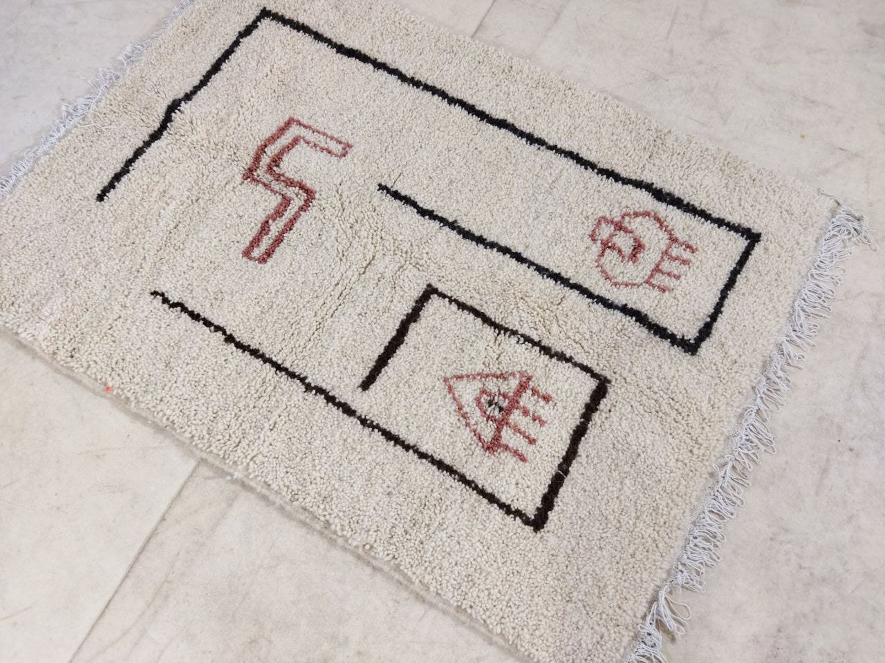 Handmade moroccan berber carpet 150 x 108 cm