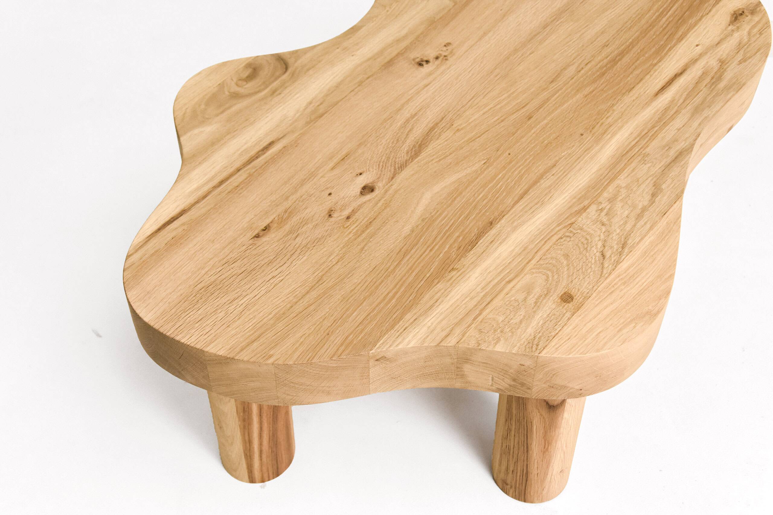 Table basse ronde PLOT-P4 - chêne clair scandinave